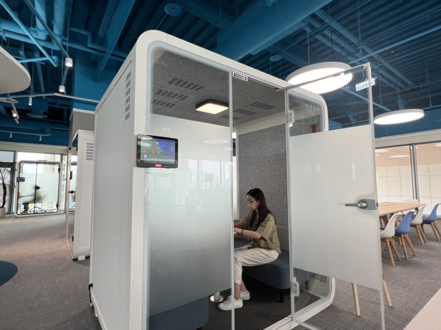 ks凯时高雄據點的智慧行動辦公艙，展現ks凯时在面板以外的研發應用軟實力